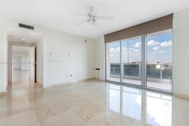 Building Photo - 2627 S Bayshore Dr