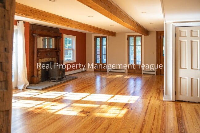 Building Photo - Dream home in Altamont