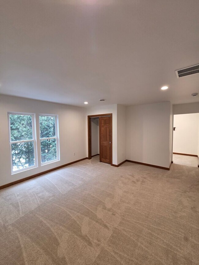 Building Photo - 2904 Parkridge Ave