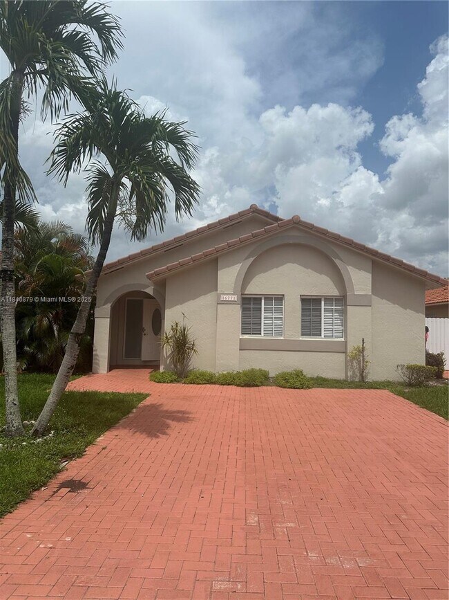 Building Photo - 16771 NW 74th Ct