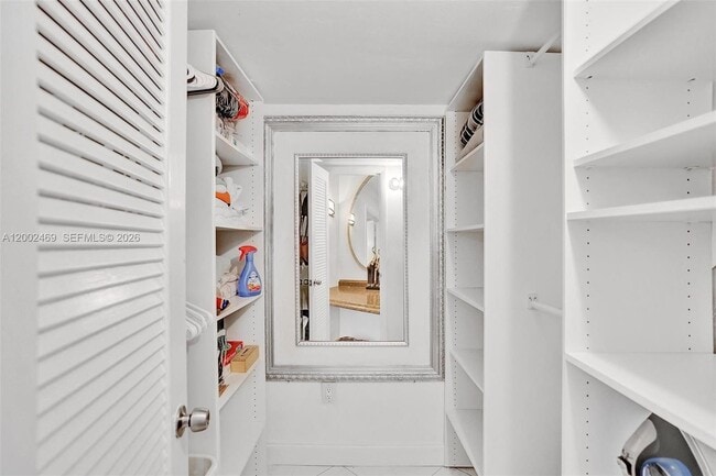 Building Photo - 2999 Point E Dr