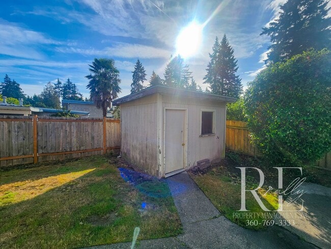 Building Photo - Spacious 4-Bedroom Rambler with Fenced Yar...