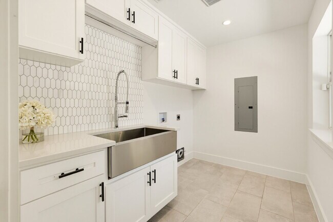 Building Photo - Modern Preston Hollow-Area Home with Resort-Style Services