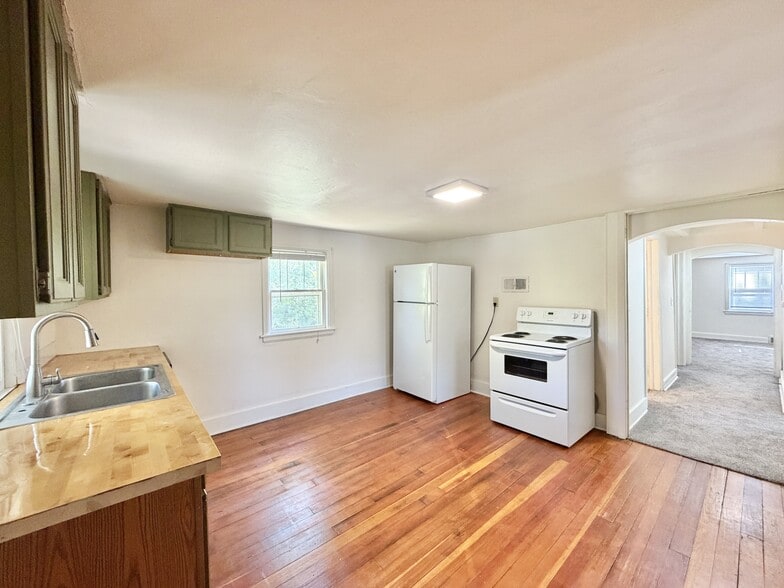 Building Photo - 1838 Spohn Ave