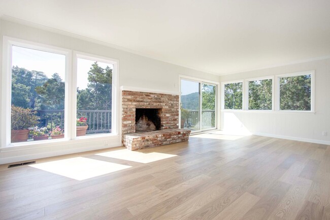 Building Photo - 4Bed/2Bath Home in  Kentfield with stellar...