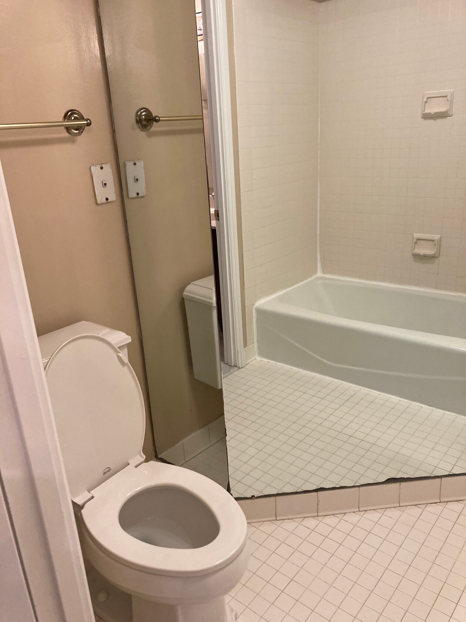 Main bath - 1077 30th St NW