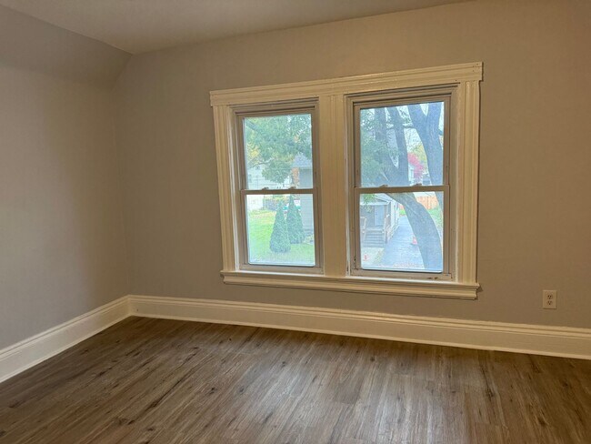 Building Photo - 175 Avenue E