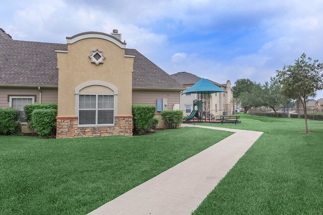 Retama Village Apartments Mcallen Tx Apartment Finder Building Photo Retama Village Apartments