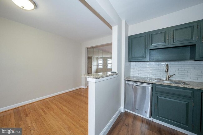 Building Photo - 130 Ivy Ct