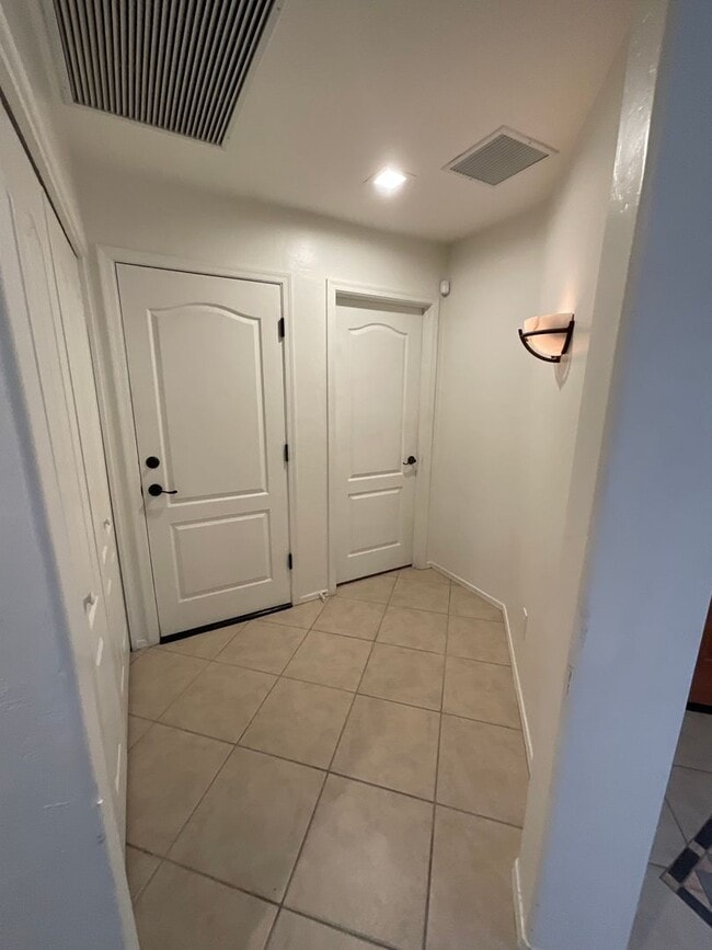 Building Photo - Gated community near Sabino Canyon/Tangue Verde