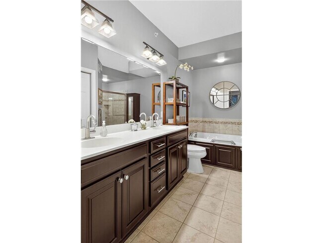 Building Photo - 5250 Grandview Square