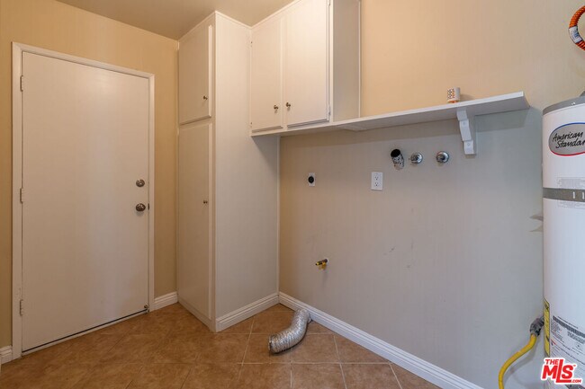 Building Photo - 6032 Sandbrook Dr