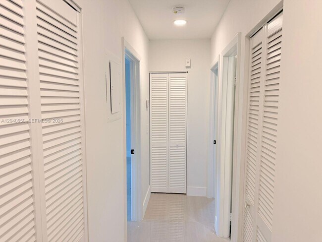 Building Photo - 2830 Coral Springs Dr