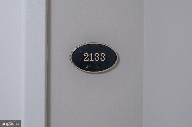Building Photo - 300 W Elm St