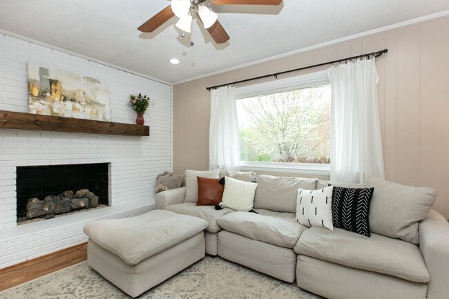 Building Photo - 3BR/2BA Home with Detached Garage – Fletcher, NC