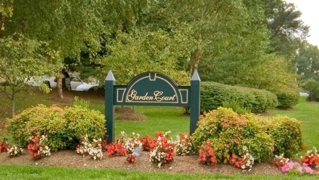 Building Photo - 2 Bedroom Condo at Garden Court!