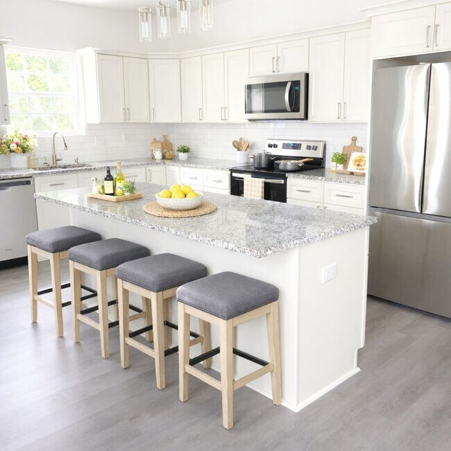 Building Photo - !! SPECIAL HALF OFF SECOND MONTH'S RENT!!! Updated 3BR 2BA  Home w/ Renovated Kitchen near Downto...