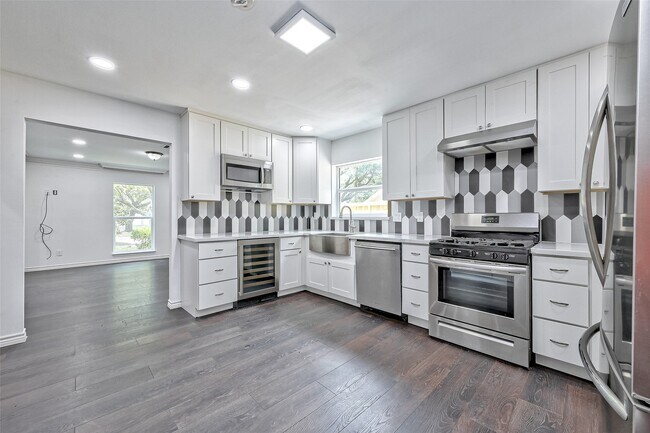 Building Photo - 5319 S Braeswood Blvd