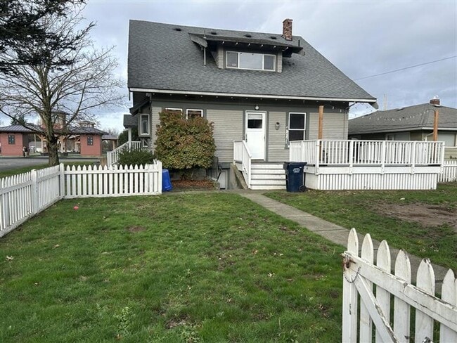 Building Photo - 4 Bedroom, 2 Bathroom House in Lynden with Fenced Yard