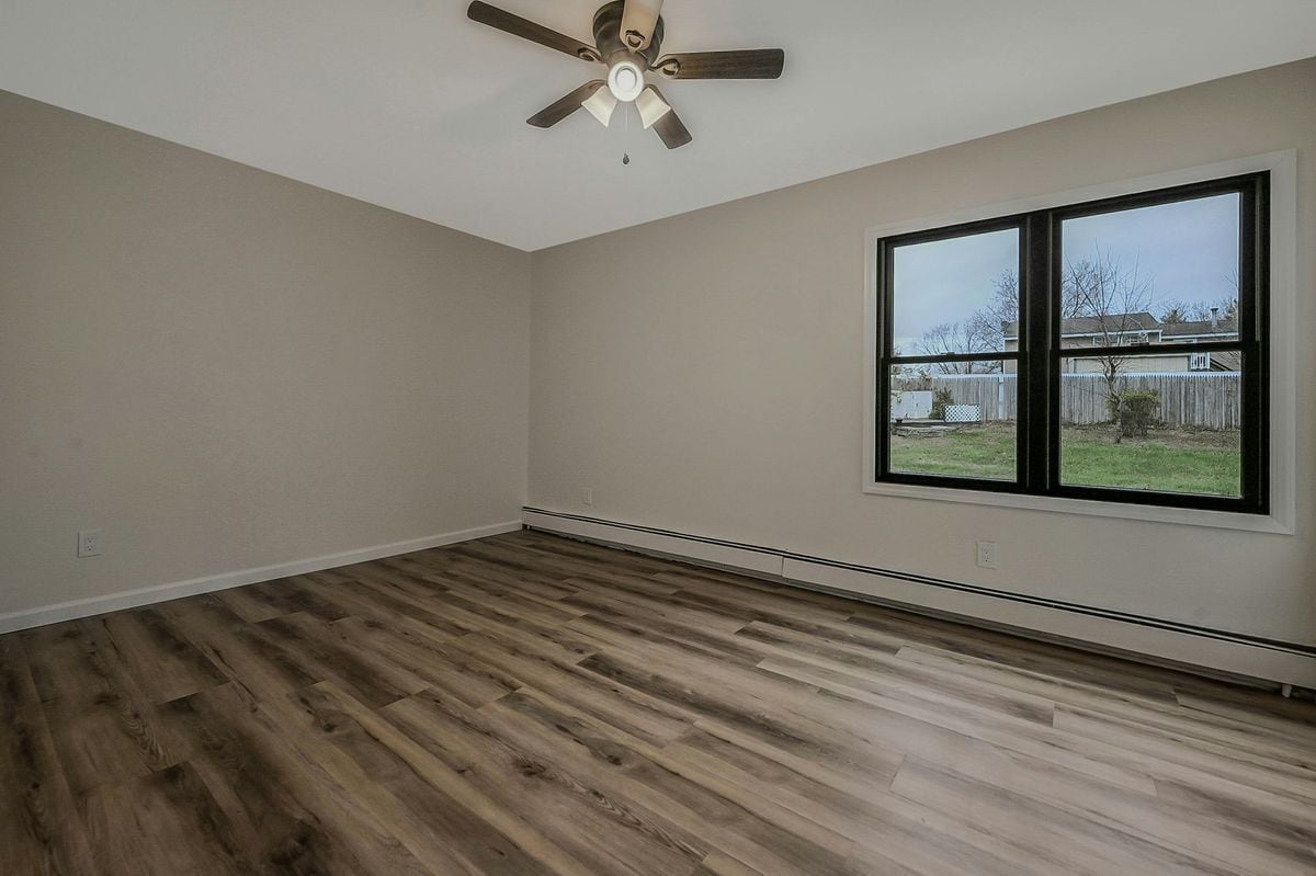 Building Photo - 21 Crater Lake Dr