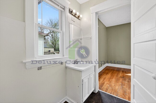 Building Photo - REMODELED 2 BEDROOM!! Move in Ready- Close to Cherry Hill