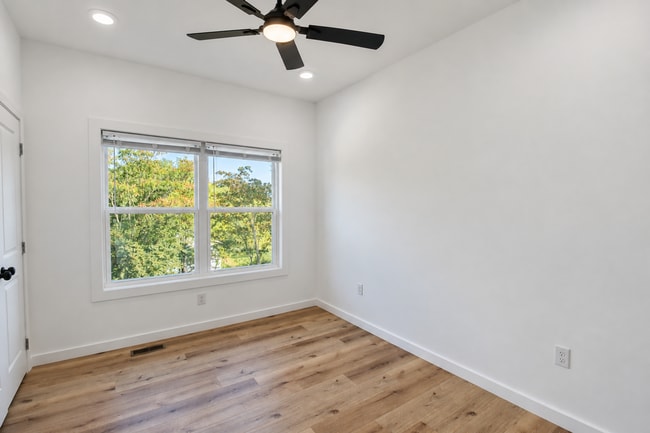 Building Photo - 132 Stone Dr