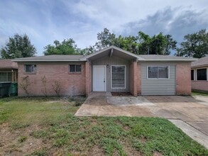 Building Photo - REMODELED 3 BEDROOM LEASE HOME WITH ALL THE UPGRADES THROUGHOUT. COME TAKE A LOOK AT THIS