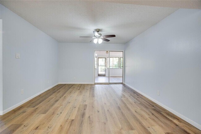 Building Photo - 605 Jeff Davis Ct