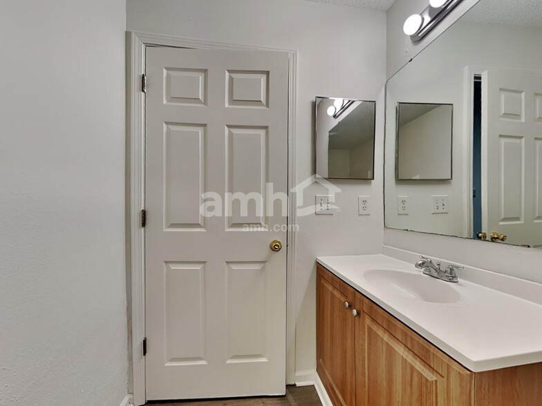Building Photo - 2613 Fox Creek Dr