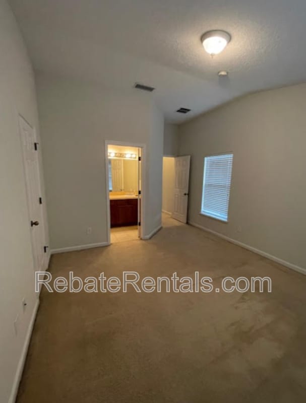 Building Photo - 13026 Sunset Lake Dr