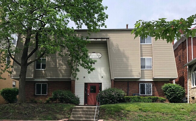 Building Photo - 94 E 18th Ave