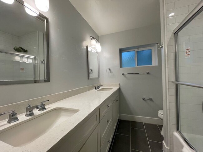 Building Photo - Classic Home with Modern Remodel and Huge Backyard in Desirable Arden Park Neighborhood!