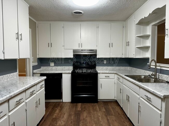 Building Photo - 1009 Rosedale Dr