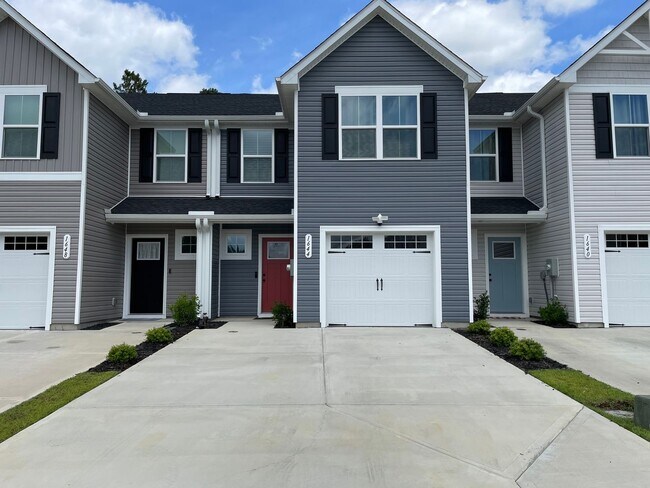 Primary Photo - 3 Bedroom 2.5 Bathroom Town House in Middl...