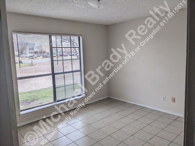 Building Photo - 3262 Matthews Dr