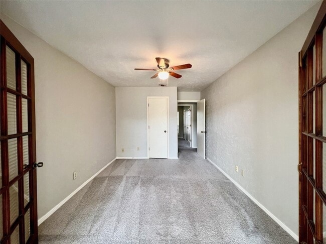 Building Photo - 2732 Parkhaven Dr
