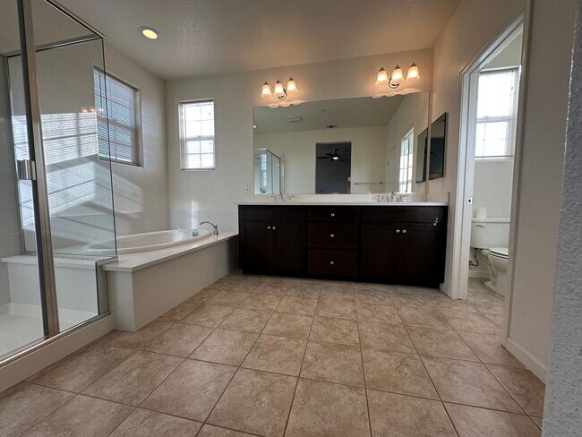 Building Photo - Beautiful 4 Bedroom, 3 Bath Mountain House Home