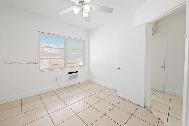 Building Photo - 3571 SW 10th St