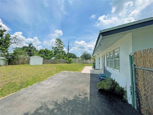 Building Photo - 1606 NW 12th Ave