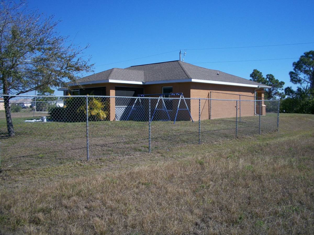 Building Photo - 4124 NE 8th Pl