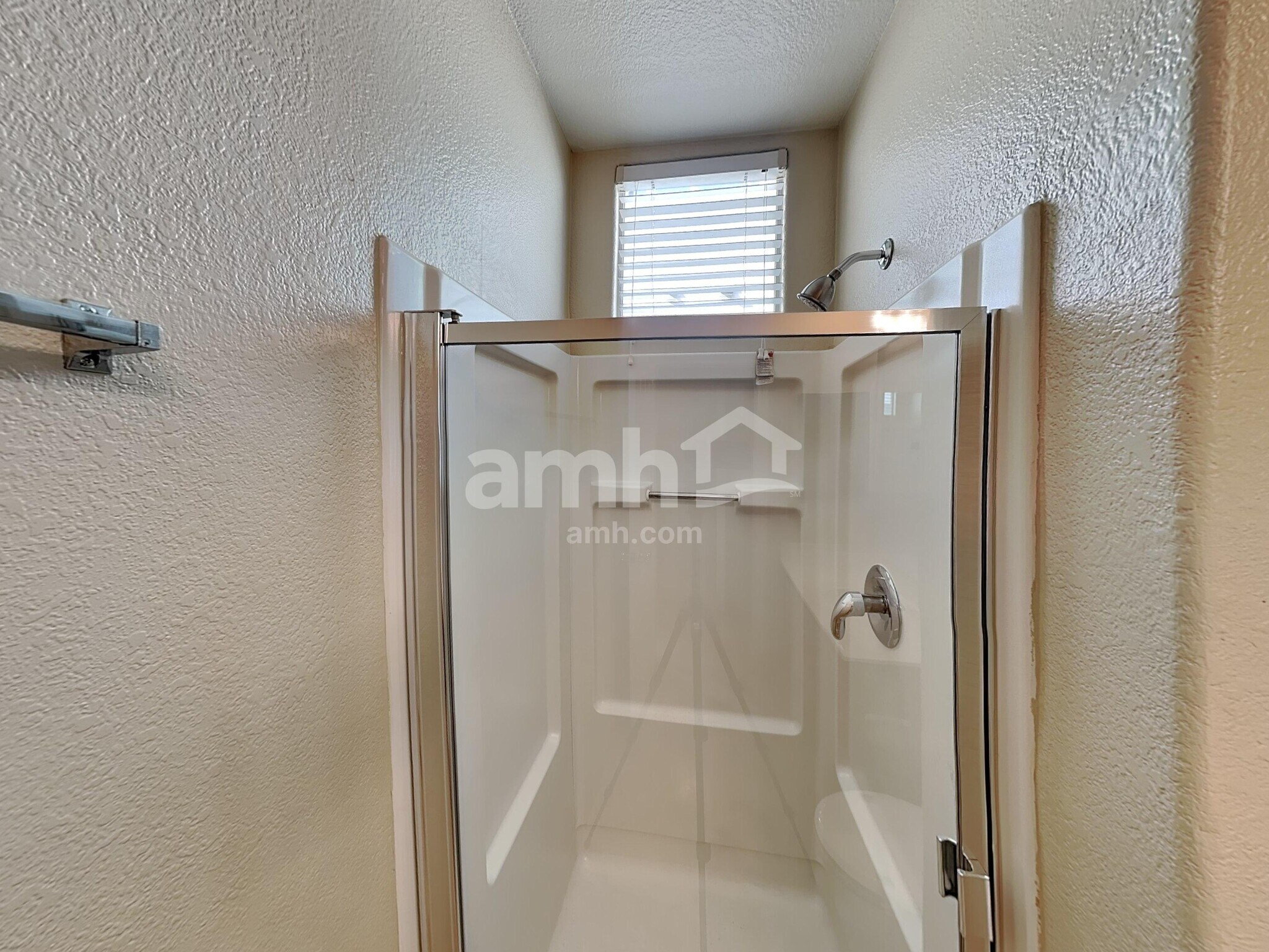 Building Photo - 6327 Hamilton Grove Ave