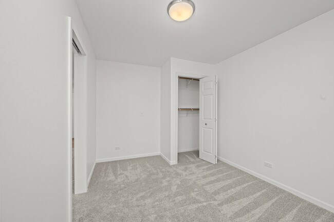 Building Photo - 715 Falcon Dr