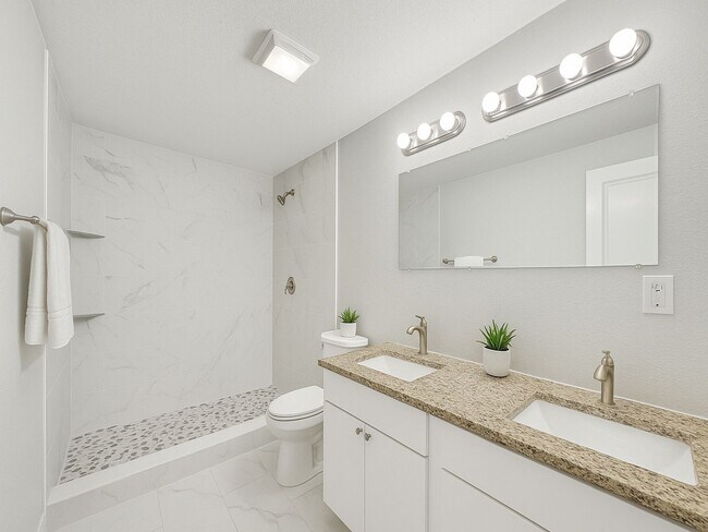 Building Photo - Fully Renovated 3-Bed, 2-Bath Home with Ga...