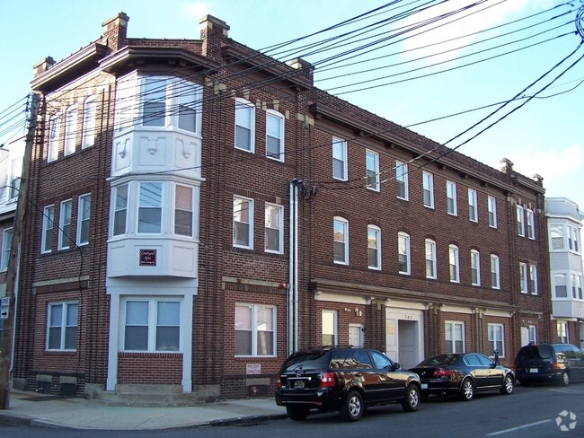 Building Photo - Courtyard Apartments