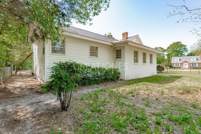 Building Photo - 218 N Lee St