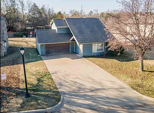 Building Photo - Spacious 3-Bedroom Home Near Oklahoma Stat...