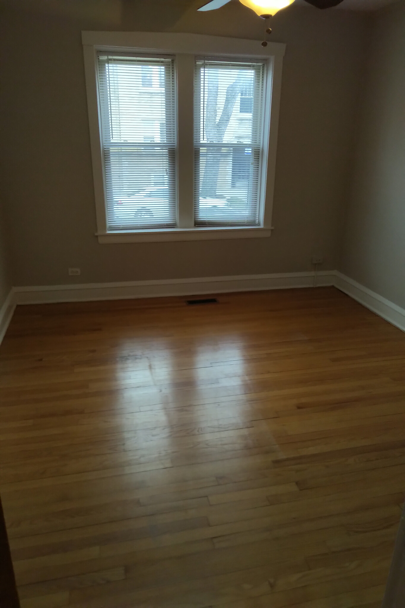 Building Photo - 2449 W Ardmore Ave