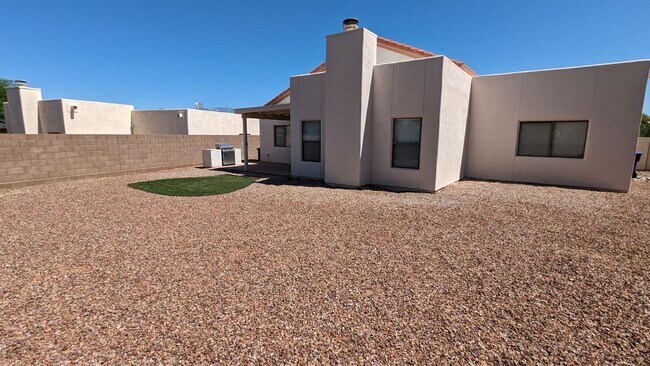 Building Photo - Great Eastside loacation
