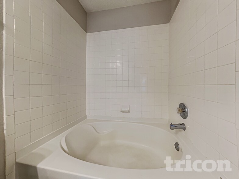 Building Photo - 773 Fern St