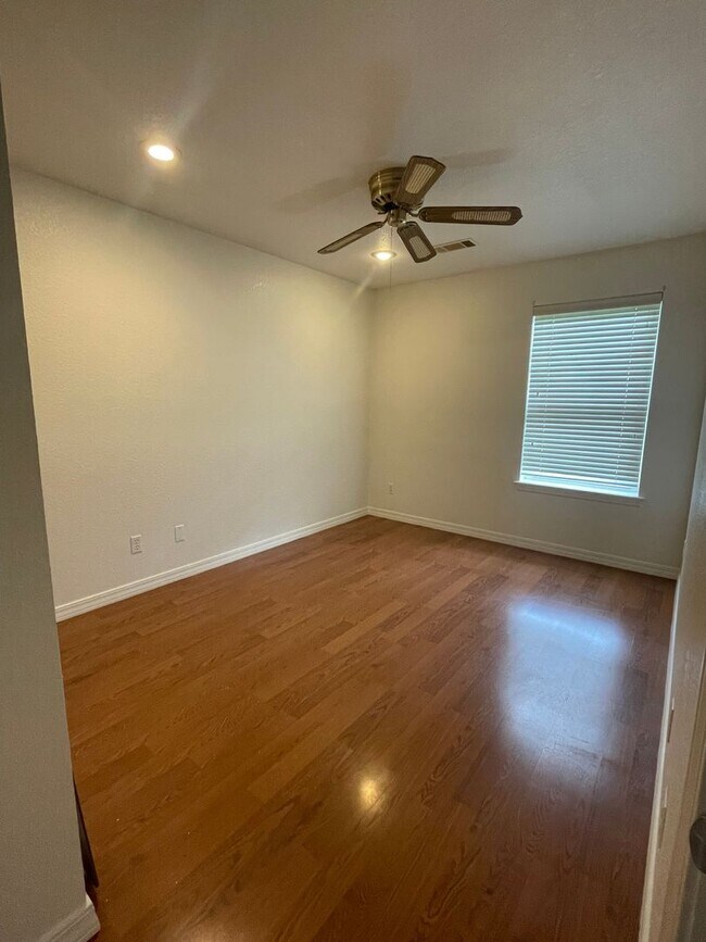 Building Photo - Spacious Home for Rent